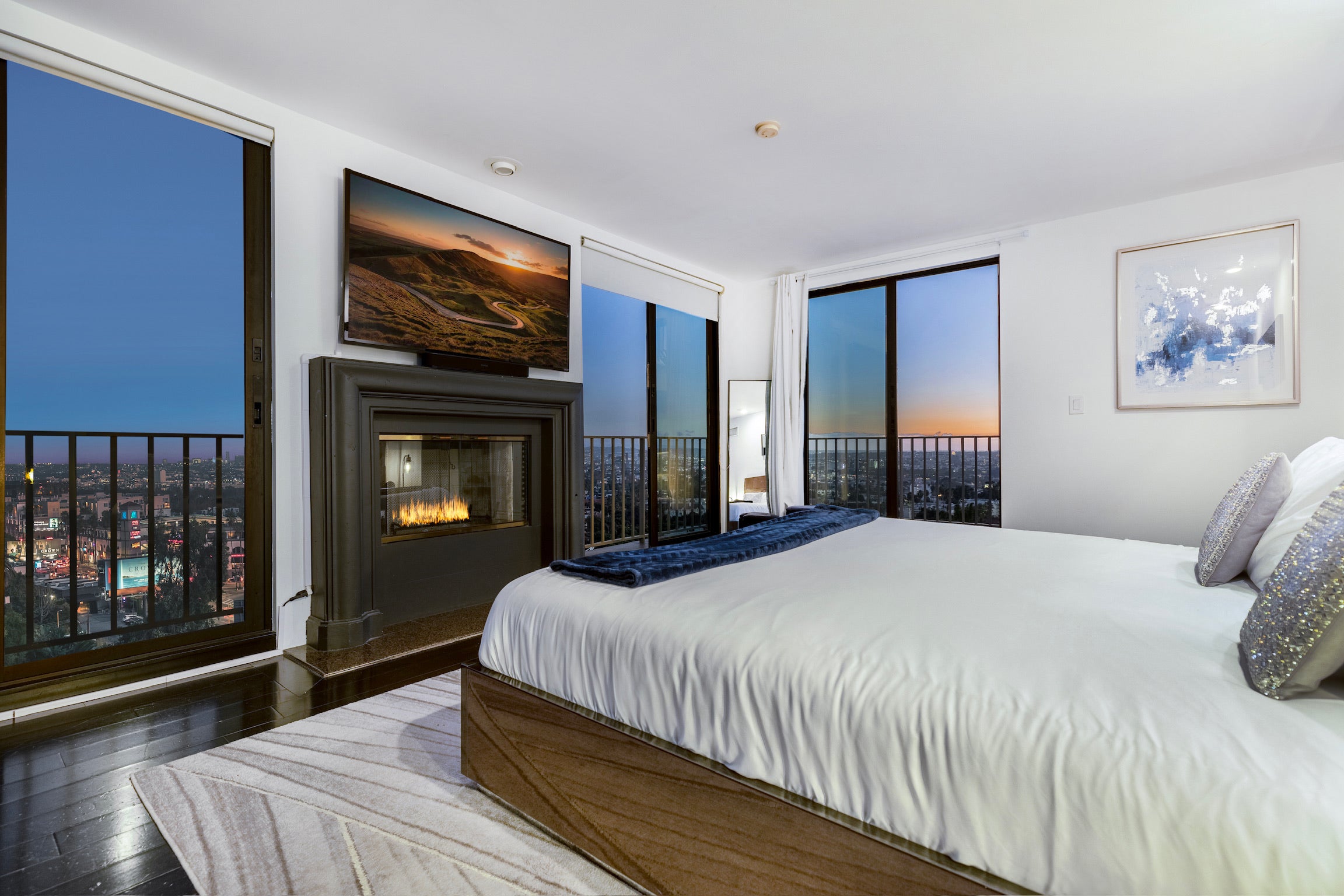 Hollywood Hills skyline villa! Casa Milano