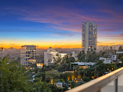 St Ives-Sunset Plaza - Hollywood Hills