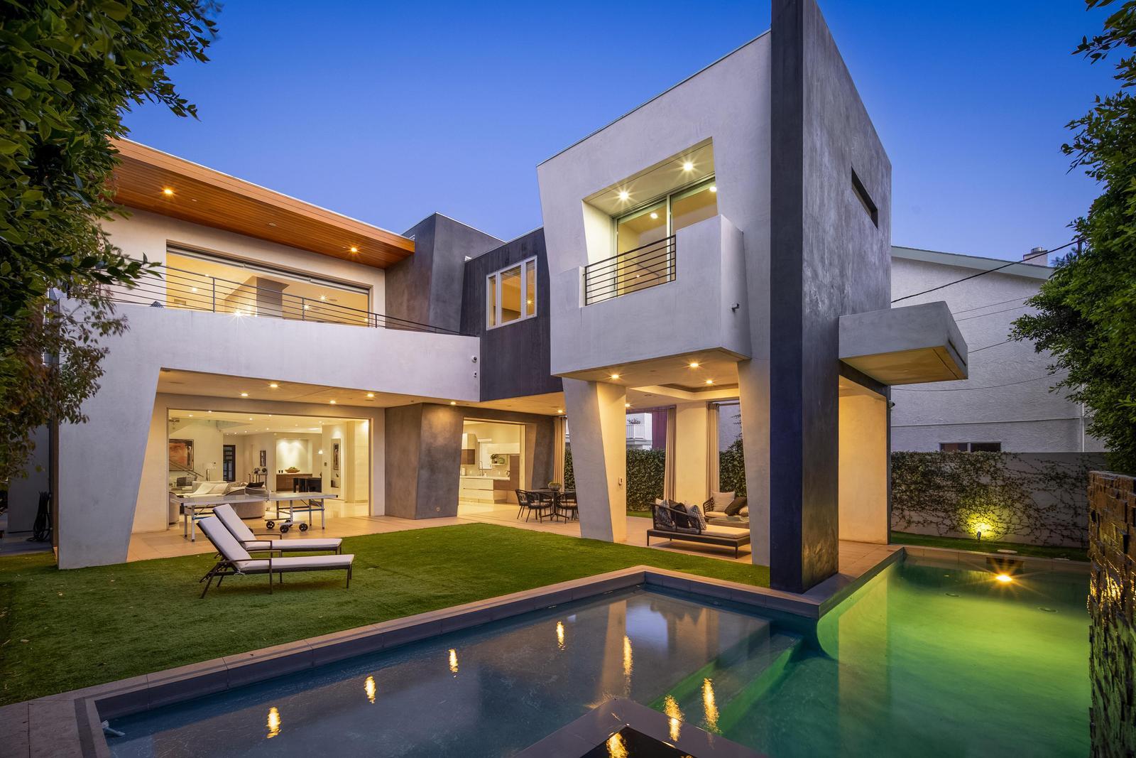 Alfred Villa - Los Angeles